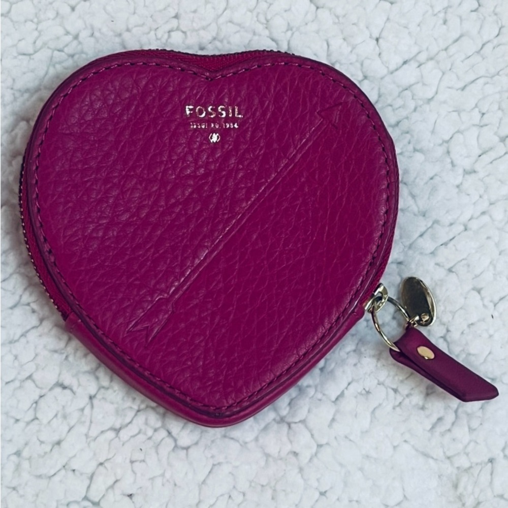 NWOT-Fossil Leather Heart Shaped Coin Purse
